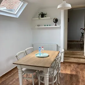 Appartement Rustig In Het Met Terras, Kontich